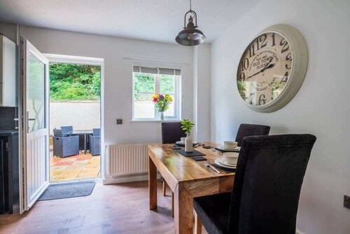 Saundersfoot Coastal Retreat with Patio & Parking