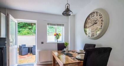 Saundersfoot Coastal Retreat with Patio & Parking