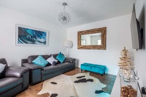 TV - Saundersfoot Coastal Retreat with Patio & Parking (Pembrokeshire)