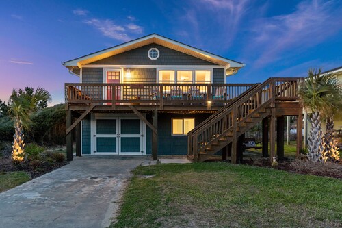 Steps to the Beach! 5BR Home w/ Ocean Views & Large Deck. Arcade for kids!
