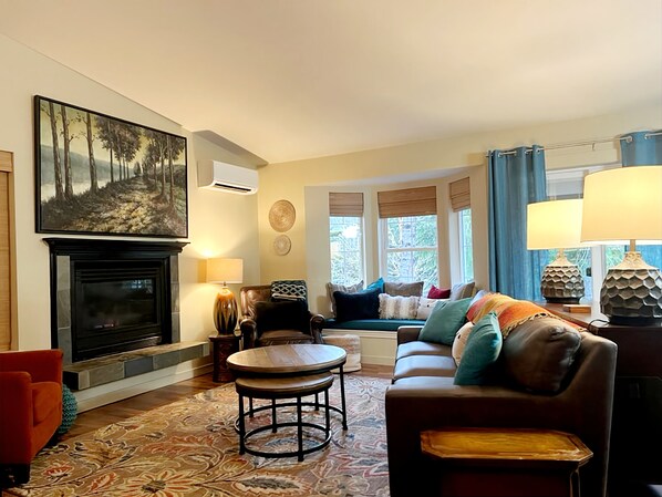 Smart TV, fireplace, DVD player