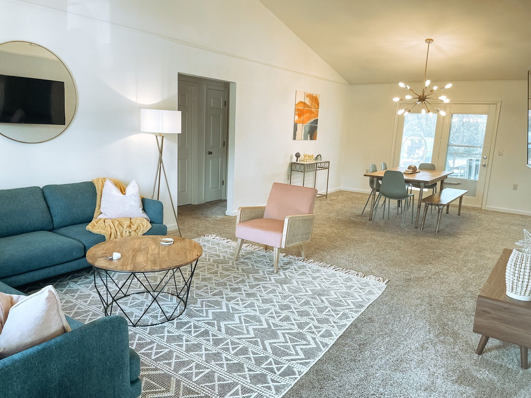 New! Stylish downtown home w/awesome outdoor area!