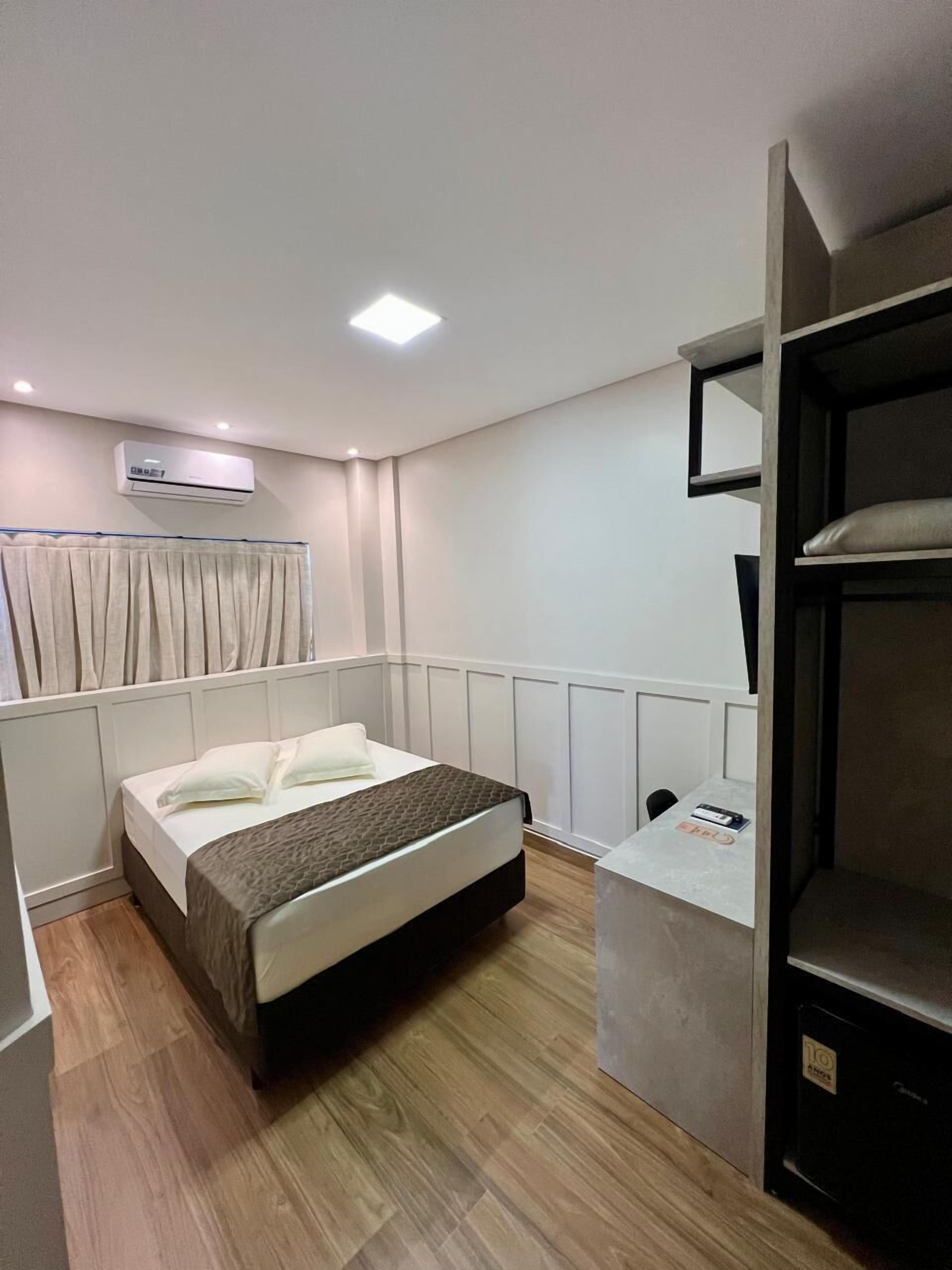 Decoración personalizada, muebles diferentes y escritorio 