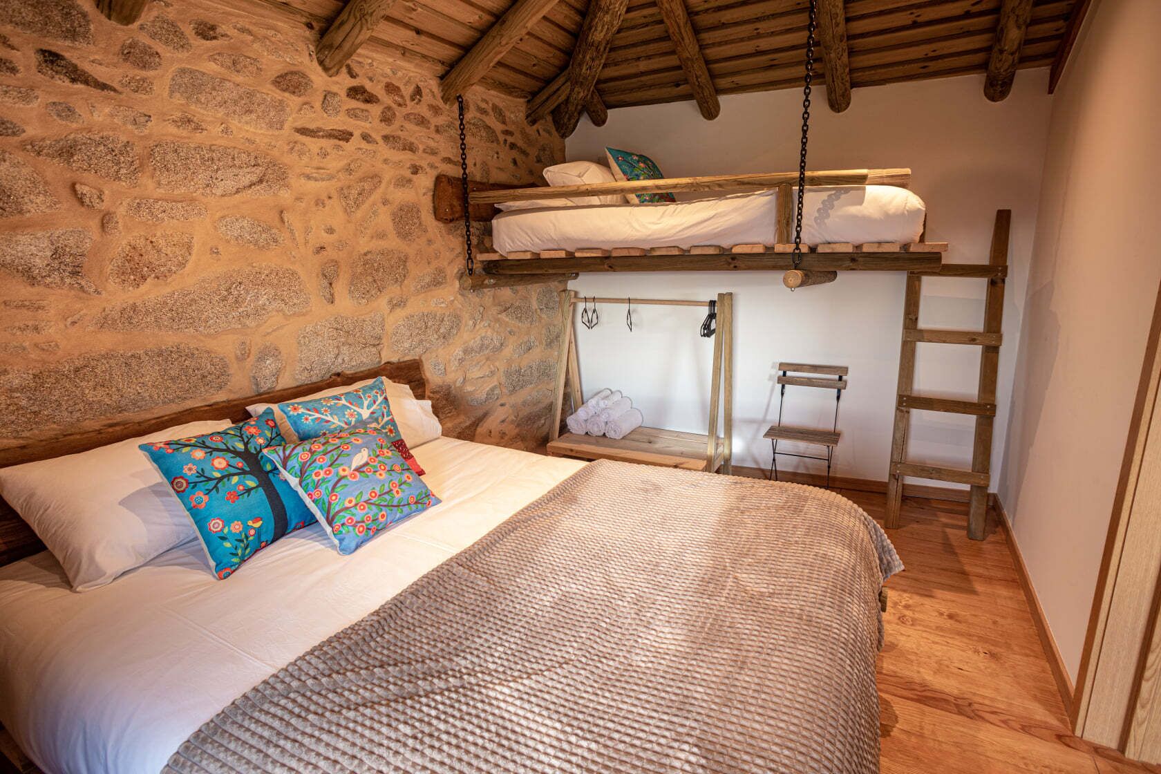 Mountain chalet, with fireplace, pet friendly, Alto Minho