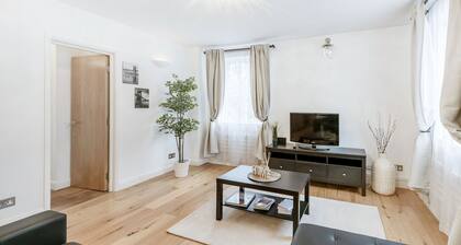 CHARMING 3 BED APARTMENT BY HYDE PARK
