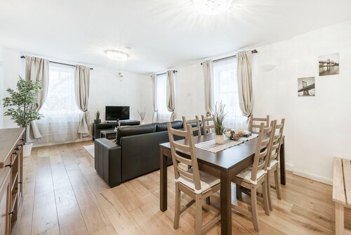 CHARMING 3 BED APARTMENT BY HYDE PARK
