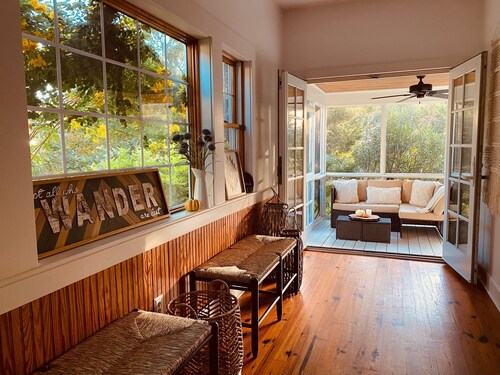 Cozy Dog-Friendly Cottage in Heart of Beaufort