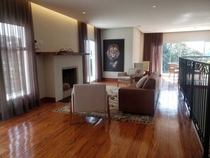 Smart TV de 43 pulgadas con canales digitales, televisión y Netflix 