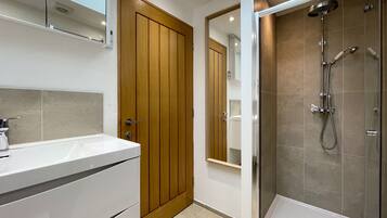 Luxury Cabin, 1 King Bed, Non Smoking, Kitchen | Bathroom