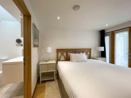 Luxury Cabin, 1 King Bed, Non Smoking, Kitchen | 1 bedroom