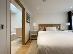 Luxury Cabin, 1 King Bed, Non Smoking, Kitchen | 1 bedroom