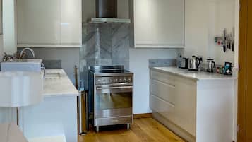Cabana superluxo, 1 cama King, para não fumantes, cozinha | Área de estar | Mesa de pingue-pongue