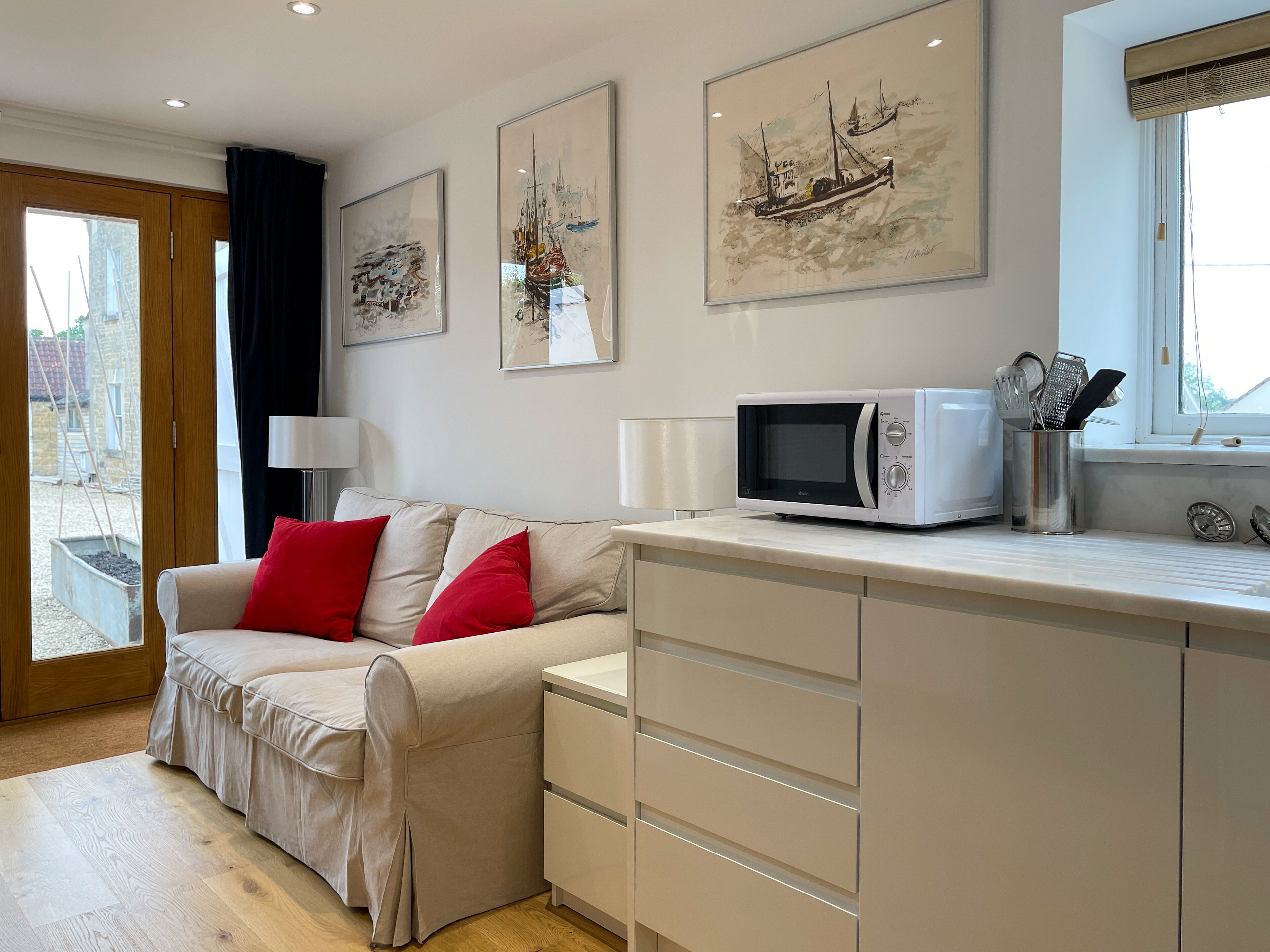 Luxury Cabin, 1 King Bed, Non Smoking, Kitchen | Living area | Ping pong