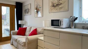 Luxury Cabin, 1 King Bed, Non Smoking, Kitchen | Living area | Ping pong