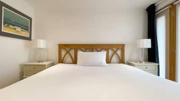 Luxury Cabin, 1 King Bed, Non Smoking, Kitchen | 1 bedroom