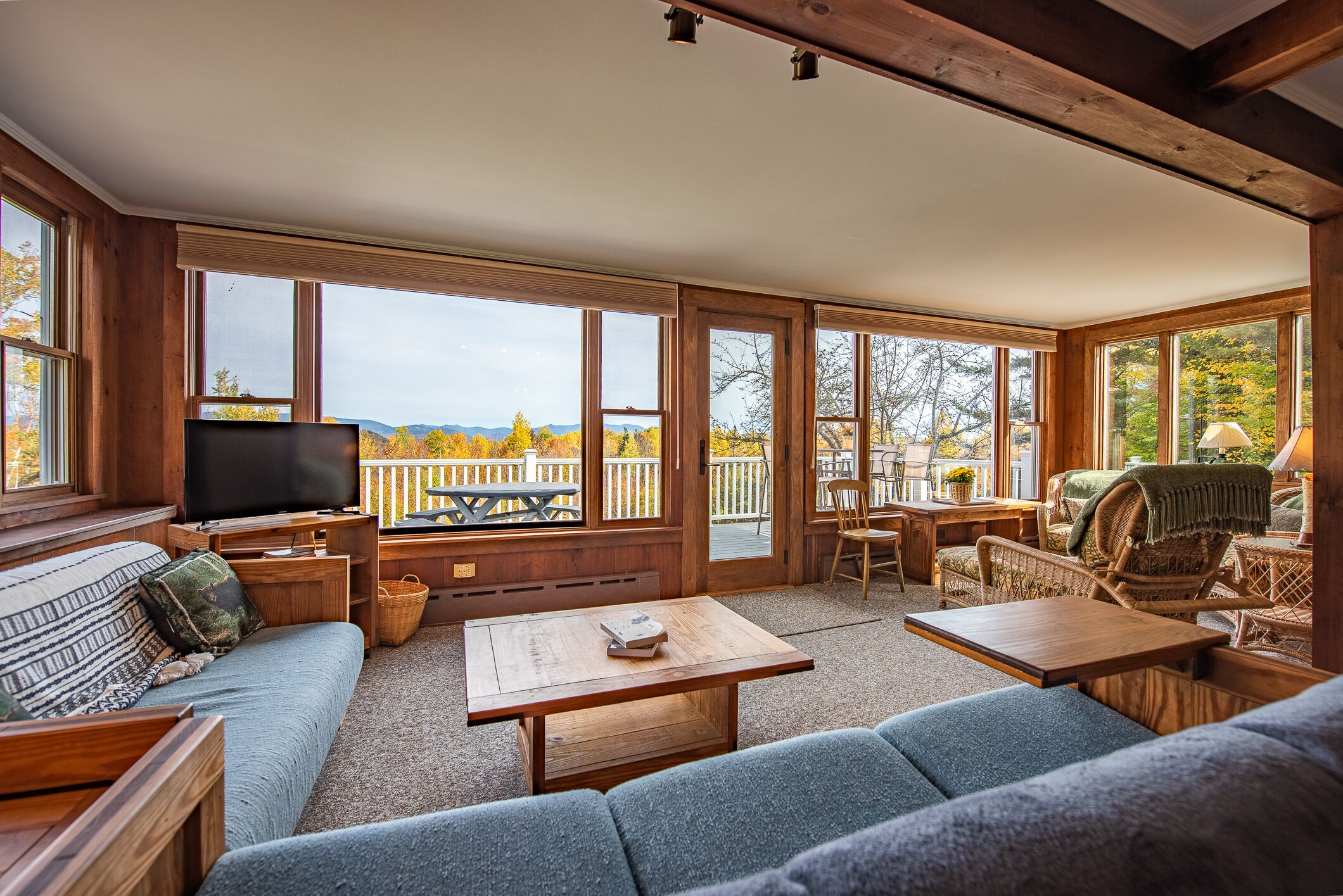 White Mountain Getaway 10 Private Acres with Mountain Views