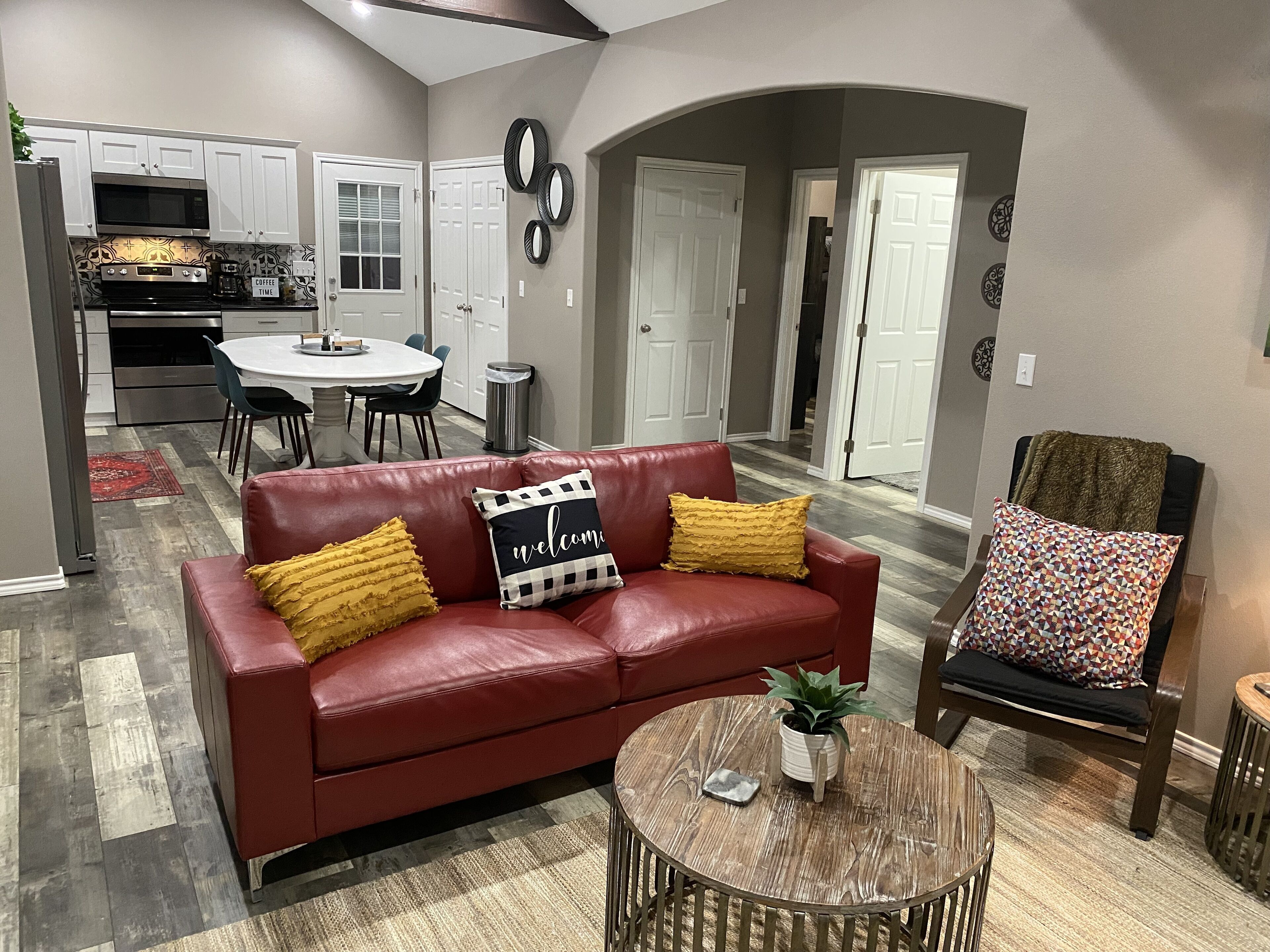 Cozy Cottage in Rayburn Country-Pet Friendly-King Suite/Pool Table! Sleeps 10