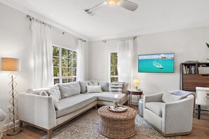 Smart-TV, Bücher, Stereoanlage