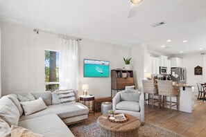 Smart-TV, Bücher, Stereoanlage