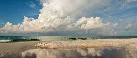Beach nearby, sun-loungers, beach towels
