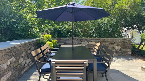 Outdoor dining