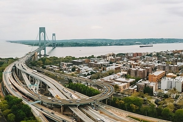 Arrive inspired by sweeping waterfront views and iconic skyline.