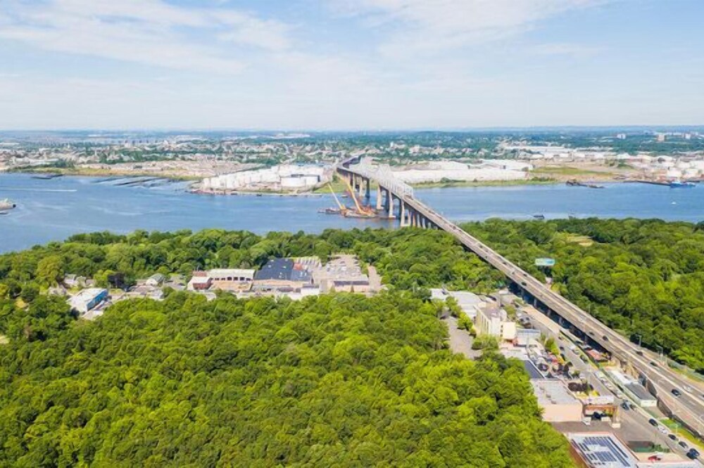You Found It! Budget-friendly & Pet-friendly Property, Onsite Bar, FREE Parking!