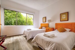 3 chambres, bureau, fer et planche à repasser, Wi-Fi gratuit