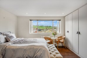 3 chambres, fer et planche à repasser, accès au Wi-Fi (inclus)