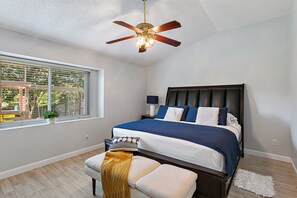 2 bedrooms, desk, iron/ironing board, free WiFi - Relaxing two bedroom home (Jacksonville)