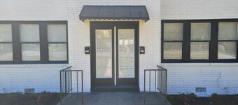 Homely Apt w/ 2 King Rooms, Porch - 10 Mins to DT!