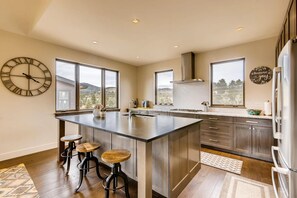 Fridge, microwave, oven, stovetop - GUEST FAVORITE! Blue River Retreat- Modern Mountain Home! Pet Friendly, Spa! (Breckenridge)