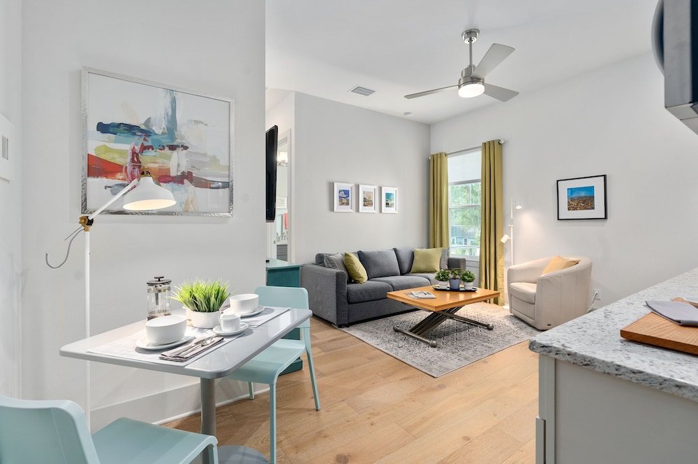Located in the heart of lovely College Park easy access to downtown Orlando.