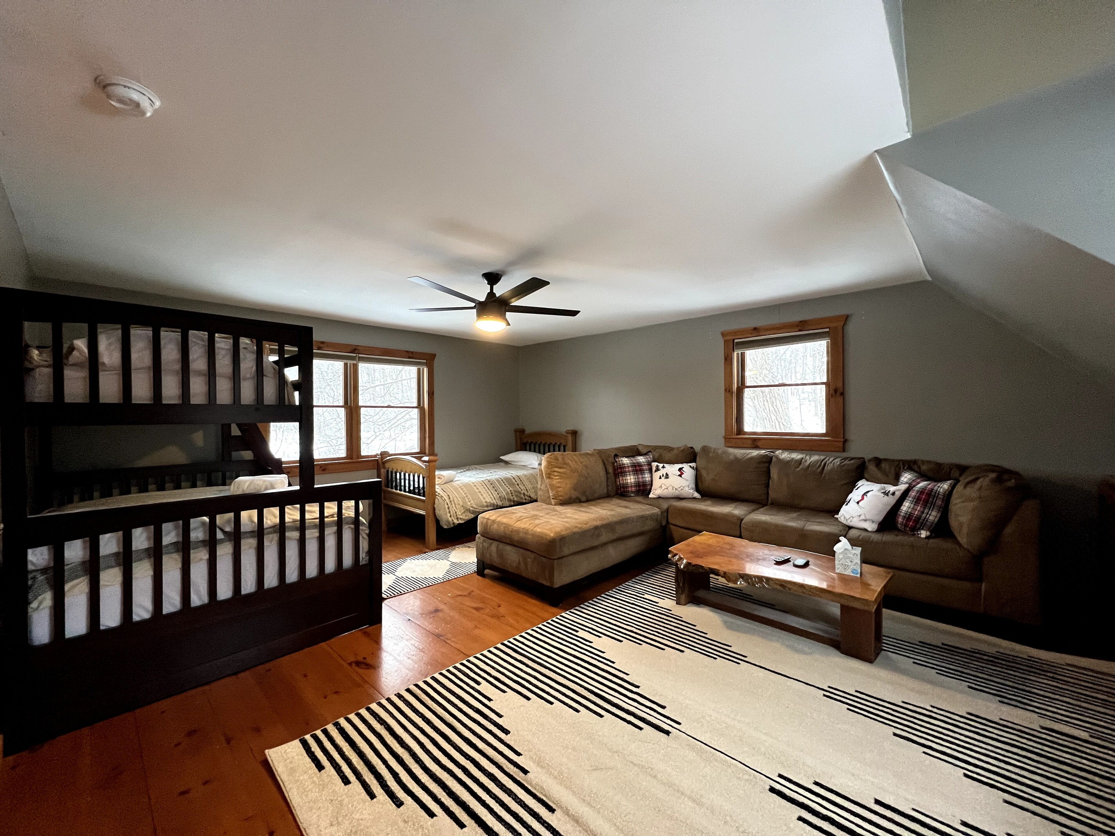 ❤⛷❄❤NEW! ☃⛷❄ Creekside Cabin-10 mins to EVL