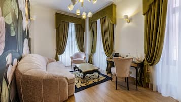 Junior Suite | Living area | 43-inch TV with cable channels