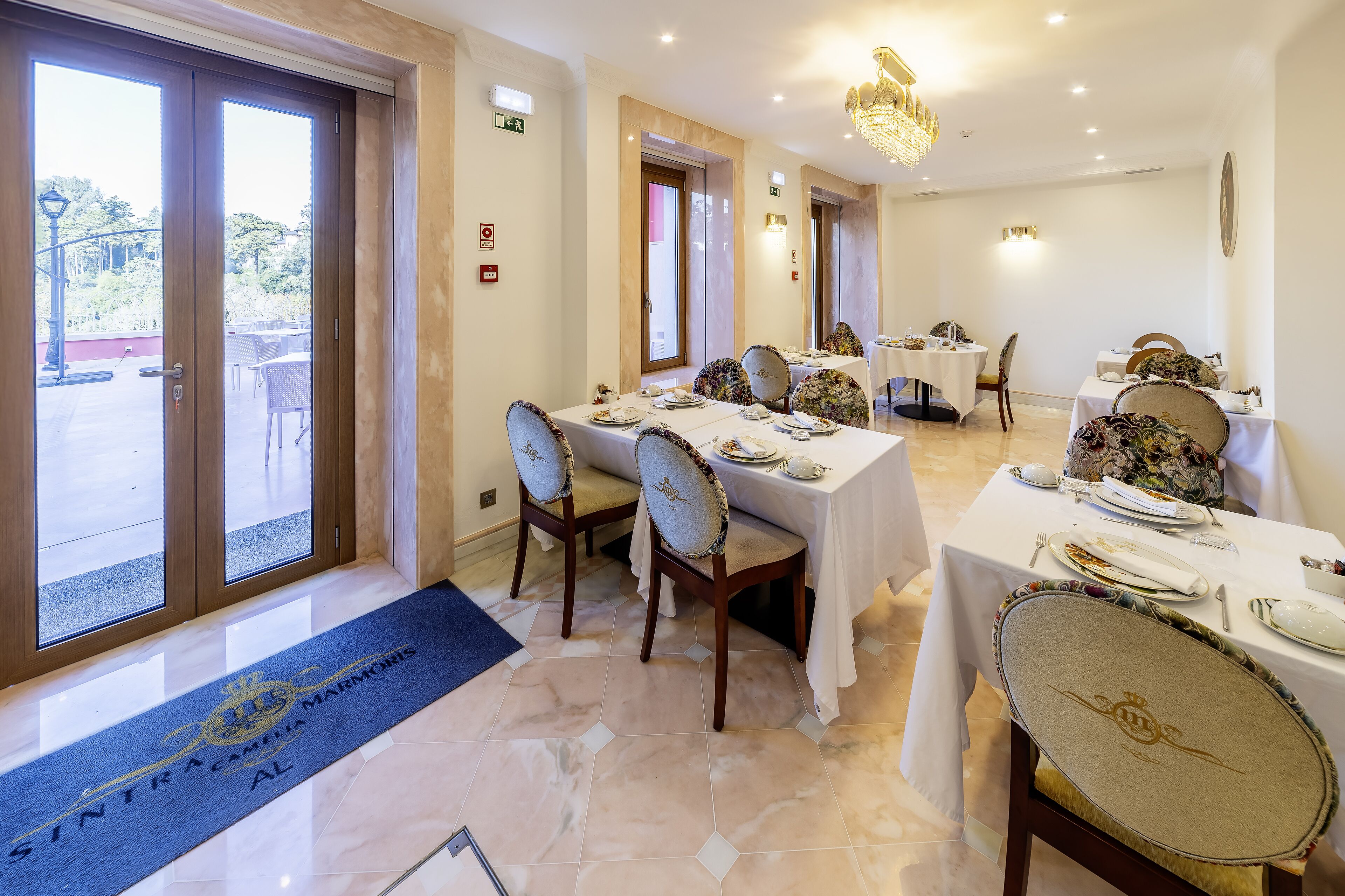 包每日自助早餐