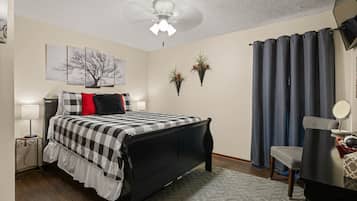 3 bedrooms, desk, iron/ironing board, free WiFi