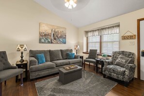 Una Smart TV, una chimenea