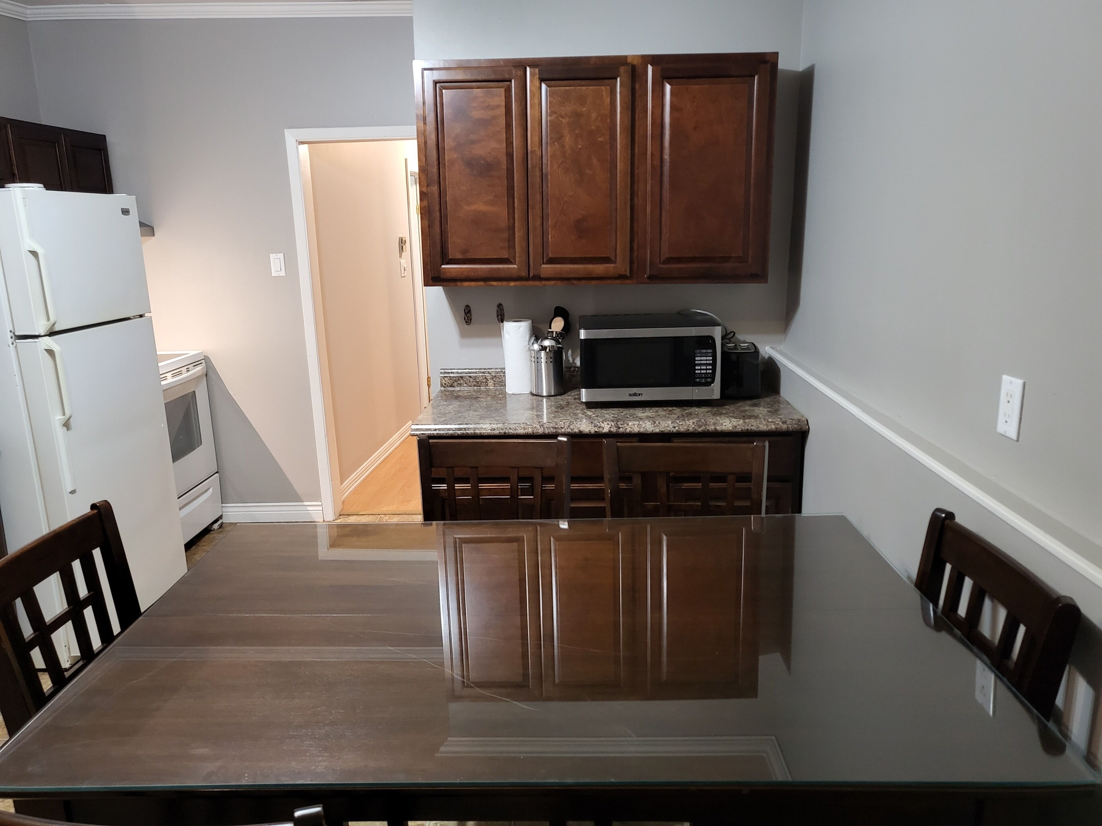 Historical Downtown Gem!! (with back yard)