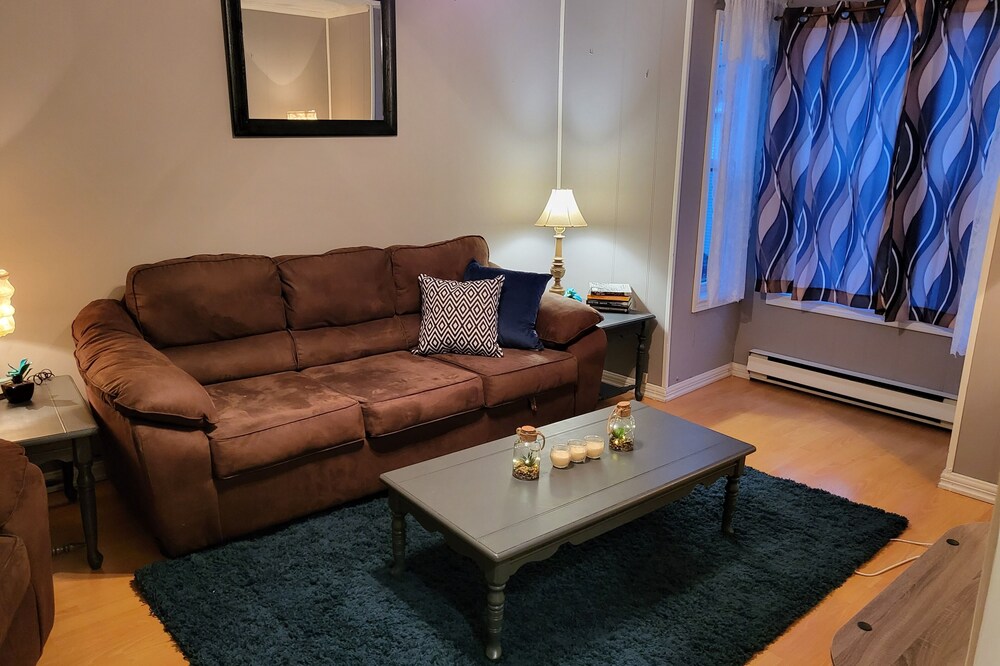 Historical Downtown Gem!! (with back yard)