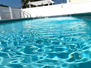 Alberca al aire libre y alberca climatizada