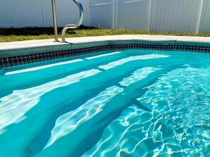 Piscina a l'aire lliure i piscina climatitzada
