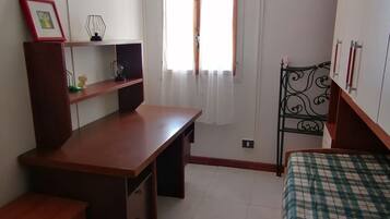 2 Schlafzimmer, Bügeleisen/Bügelbrett, Bettwäsche