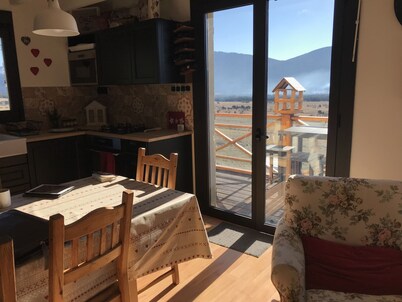 Very comfortable family home with exceptional views 10 holidaymakers