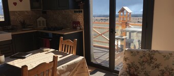 Very comfortable family home with exceptional views 10 holidaymakers
