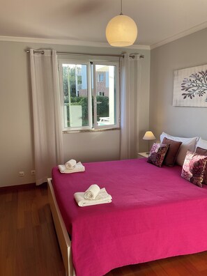 2 Schlafzimmer, Bügeleisen/Bügelbrett, kostenloses WLAN