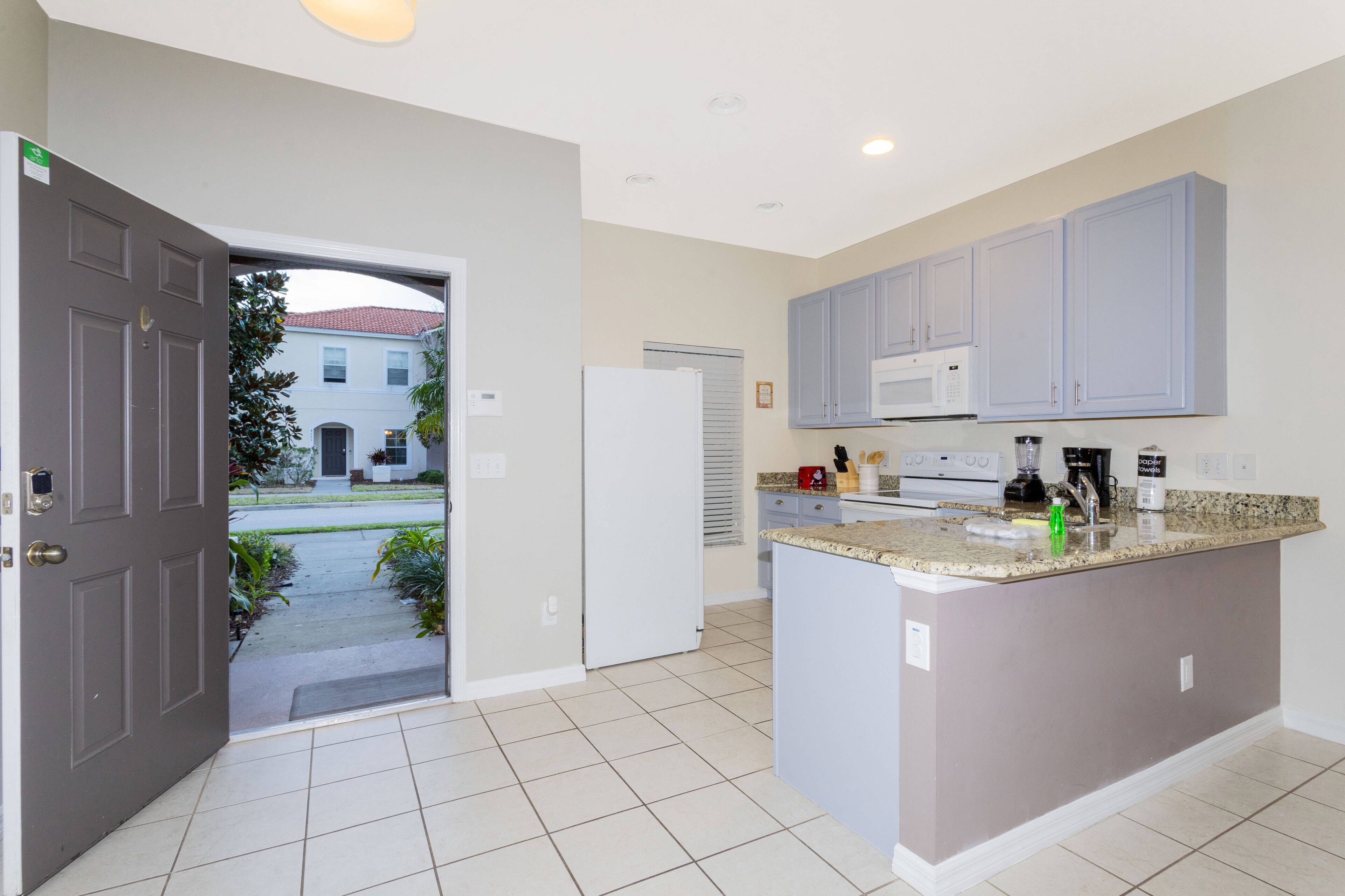 Cozy 3 bedroom home with Private Pool 4564