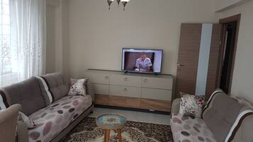 Apartment, 2 Queen Beds | Living room