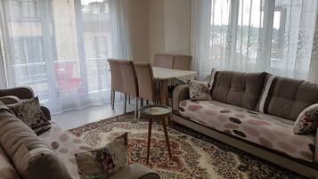 Apartment, 2 Queen Beds | Living room