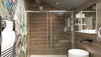 Double Room | Bathroom | Shower, towels